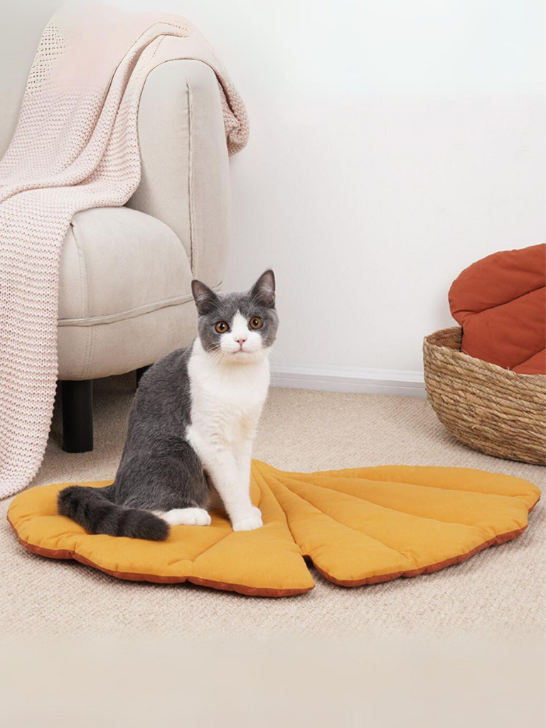 Fluffy leaf reversible cat bed [Ginkgo biloba/Konoha]