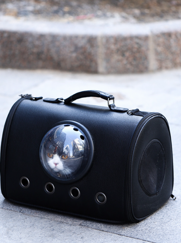 カプセル型窓付きペットキャリーバッグ