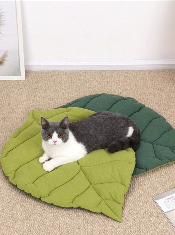 ふわふわリーフリバーシブル猫ベッド【イチョウ・木の葉】 - MOFUCAT